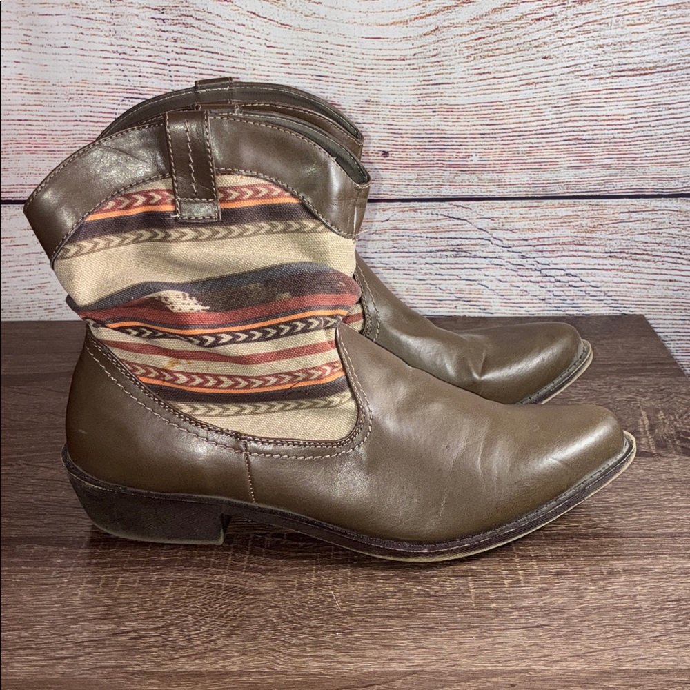 Used Women’s Unionbay Slouch Ankle Boho Aztec Cowgirl Western Booties Size 9.5